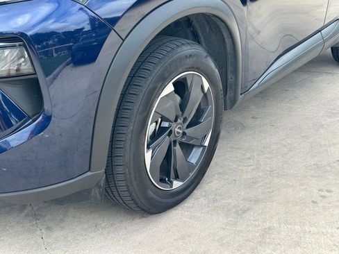 Used 2025 Nissan Rogue SV image 9