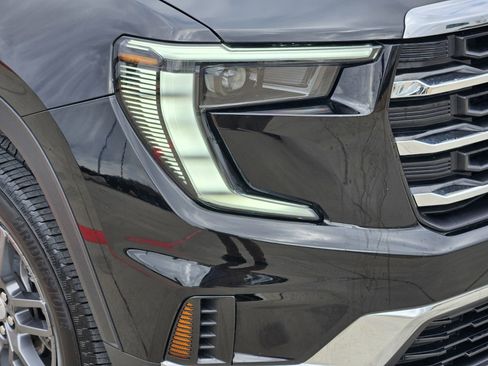 Used 2025 GMC Acadia Elevation image 9