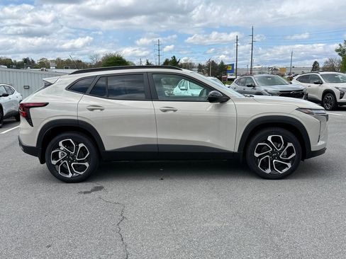 New 2026 Chevrolet Trax RS FWD image 17