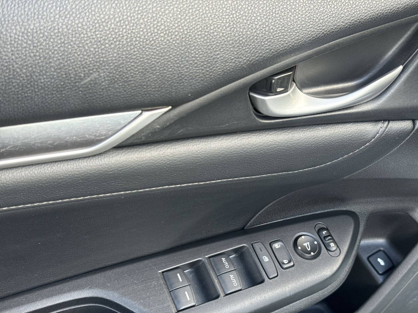 Used 2017 Honda Civic Touring image 16