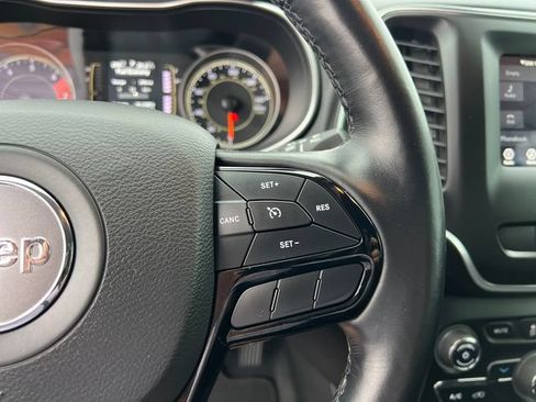Used 2021 Jeep Cherokee Latitude Plus FWD image 16