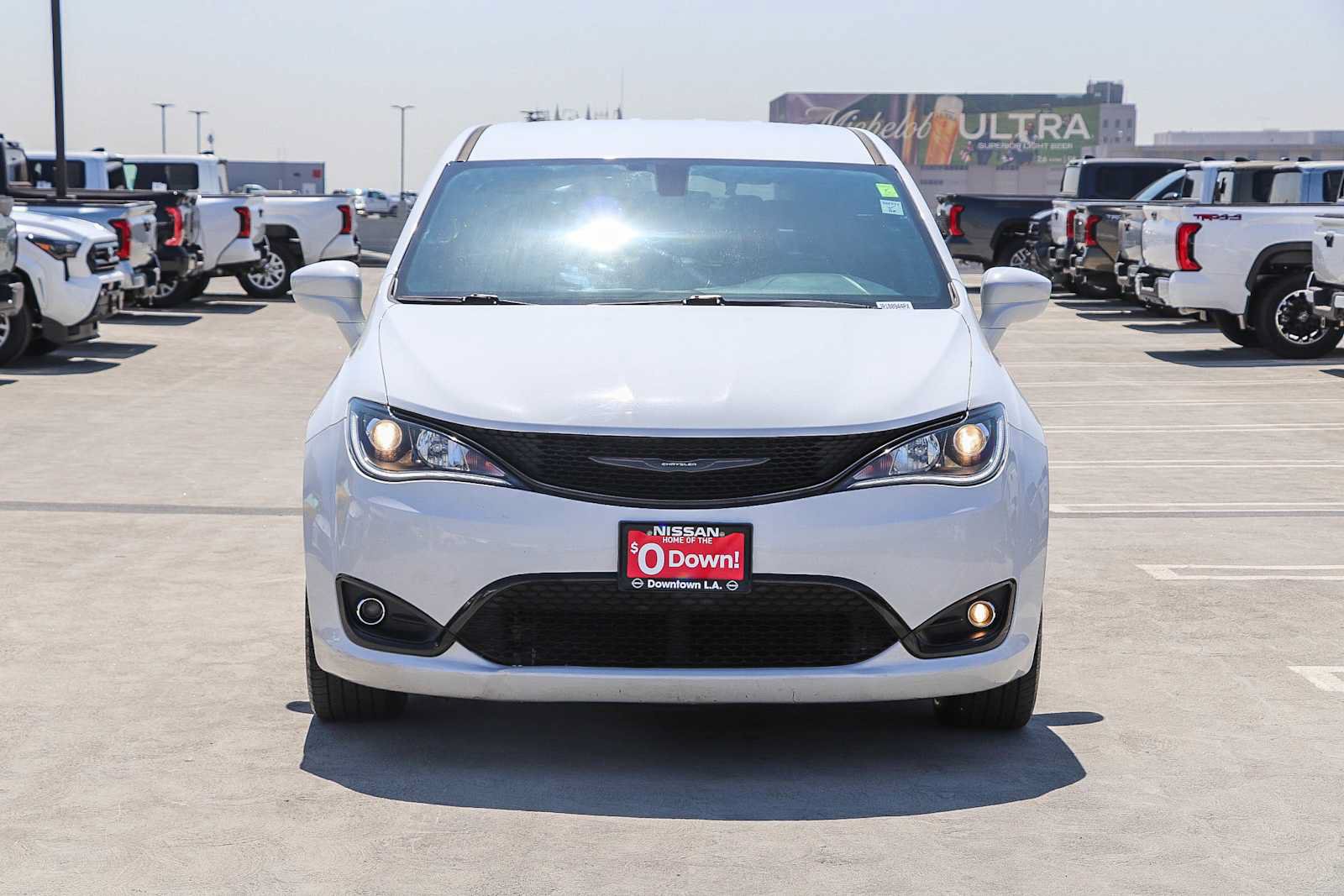 Used 2018 Chrysler Pacifica Touring Plus w/ S Appearance Package FWD image 2