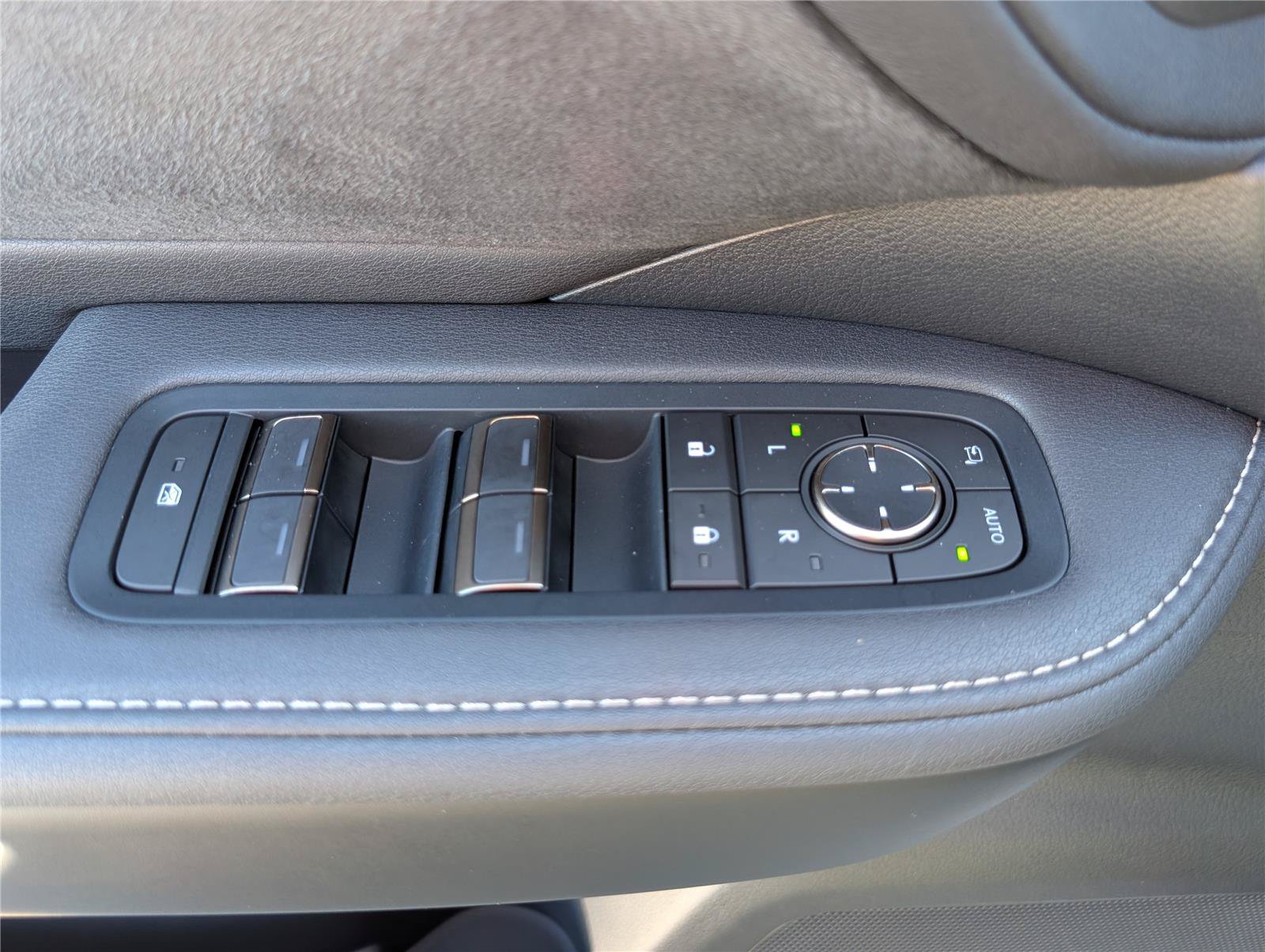 Used 2026 Lexus TX 500h AWD w/ Technology Package image 22