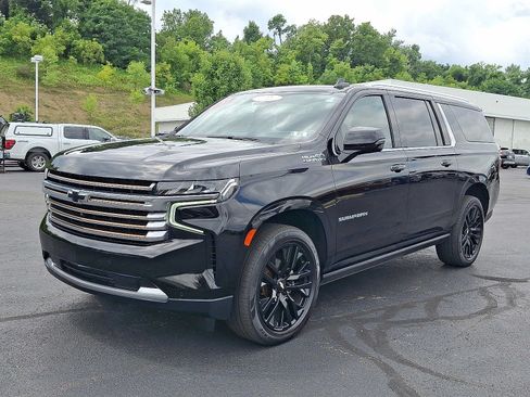 Used 2021 Chevrolet Suburban High Country w/ Premium Package AWD/4WD image 3