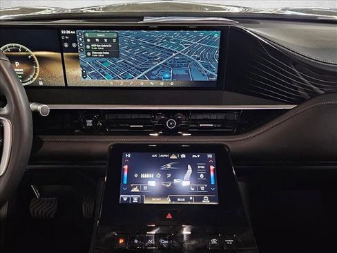 Used 2025 INFINITI QX80 Sensory image 15