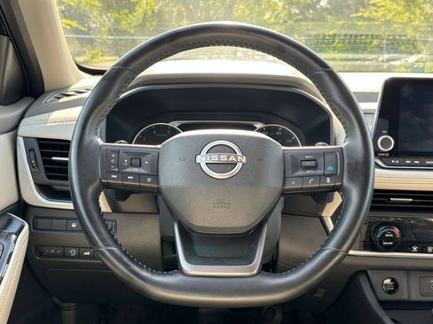 Used 2025 Nissan Rogue SV AWD/4WD image 30