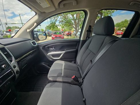 Used 2019 Nissan Titan SV AWD/4WD image 25