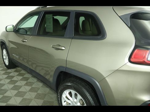 Used 2020 Jeep Cherokee Latitude w/ Cold Weather Group image 14