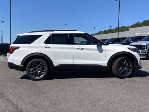 New 2026 Ford Explorer ST-Line AWD/4WD image 2