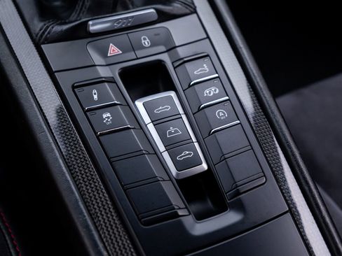 Used 2018 Porsche 911 Carrera 4 GTS image 28