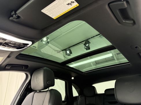 Certified 2026 Porsche Macan AWD/4WD image 38