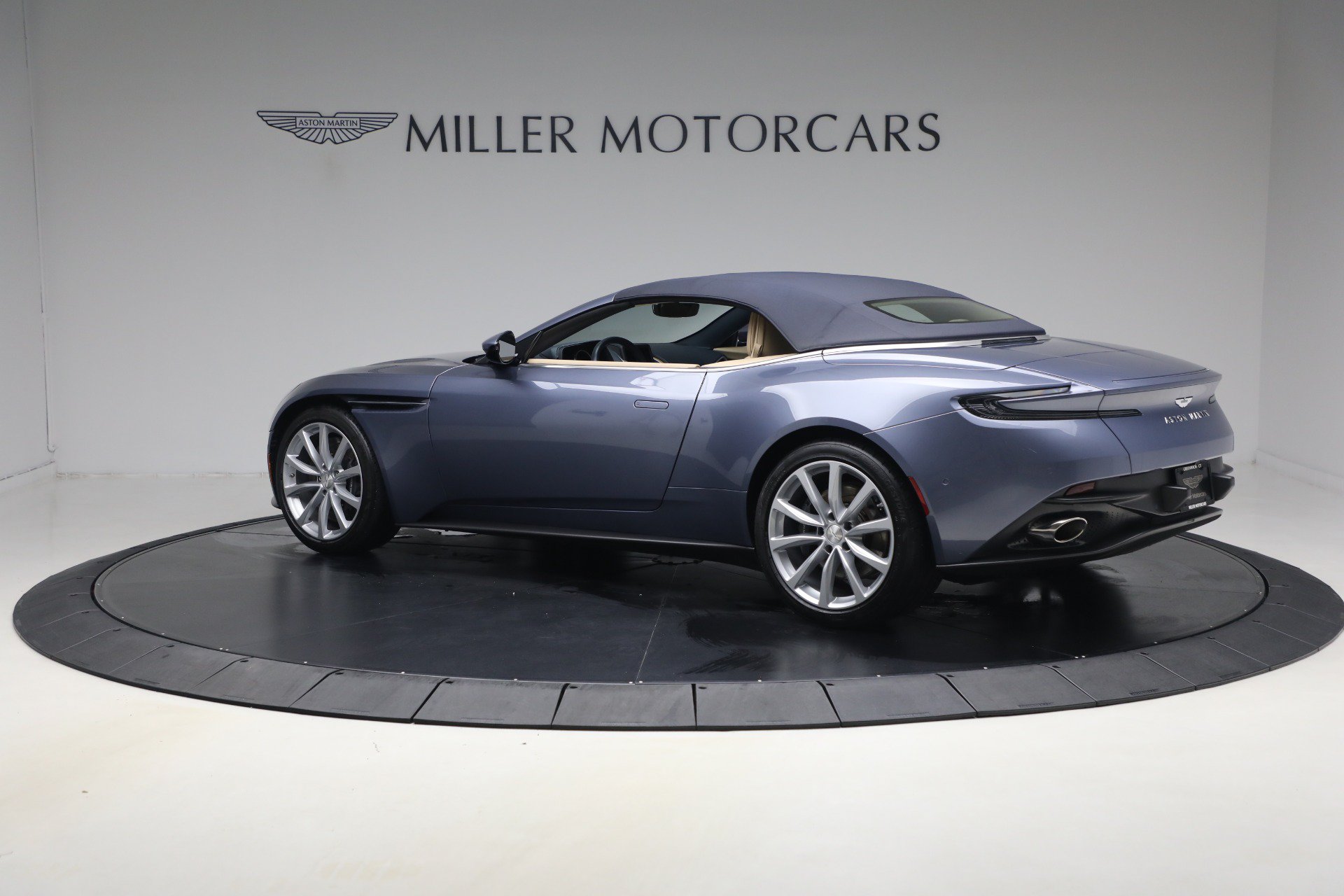 Used 2022 Aston Martin DB11 Volante RWD image 19