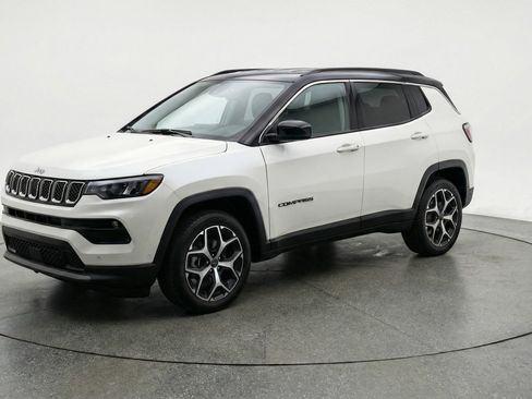 Used 2025 Jeep Compass Limited image 3