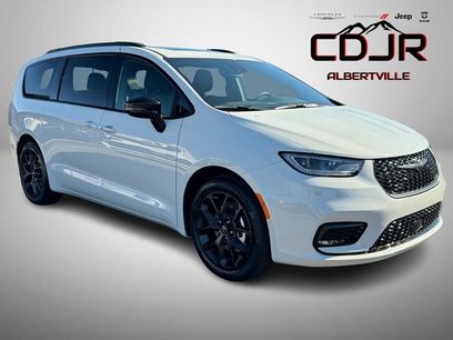 New 2026 Chrysler Pacifica Limited w/ S Appearance Package