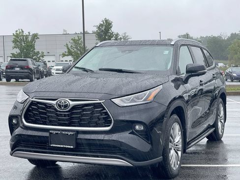 Used 2026 Toyota Highlander Platinum AWD/4WD image 2