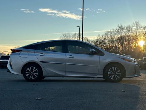 Used 2018 Toyota Prius Prime Plus image 13