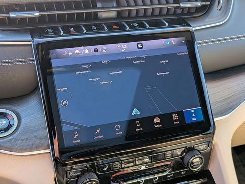 Certified 2025 Jeep Grand Cherokee L Limited w/ Black Appearance Package image 22