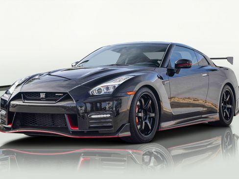 Used 2018 Nissan GT-R NISMO image 45