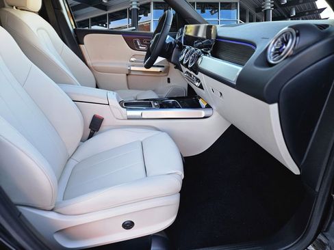 New 2026 Mercedes-Benz GLB 250 4MATIC image 8
