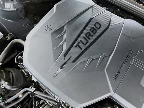 Used 2025 Genesis G70 2.5T image 29