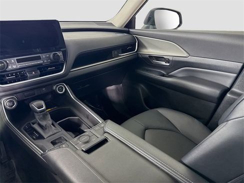 Certified 2025 Toyota Grand Highlander AWD image 22