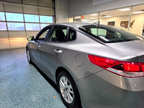 Used 2016 Kia Optima LX image 10