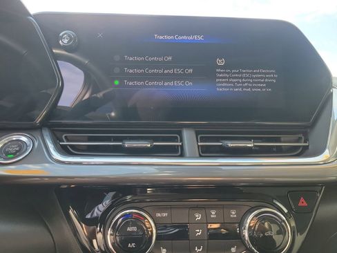 Used 2024 Chevrolet Trax ACTIV w/ Sunroof Package image 19