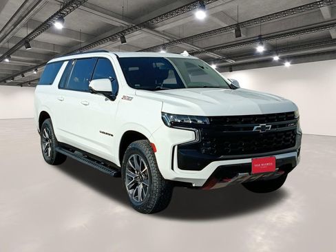 Used 2024 Chevrolet Suburban Z71 w/ Luxury Package AWD/4WD image 2