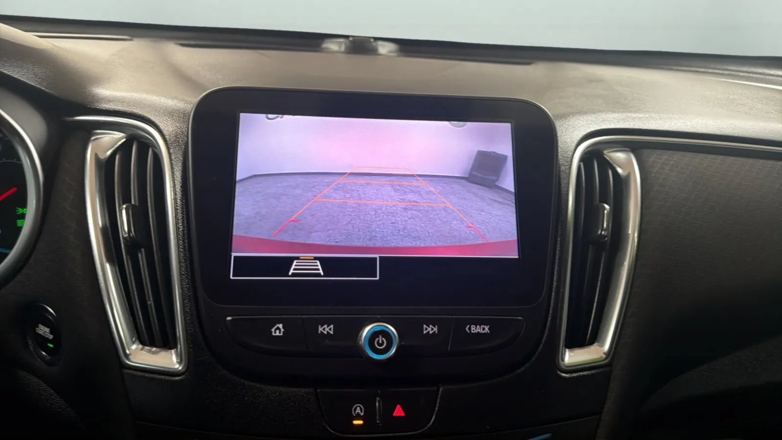 Used 2021 Chevrolet Malibu LT FWD image 14