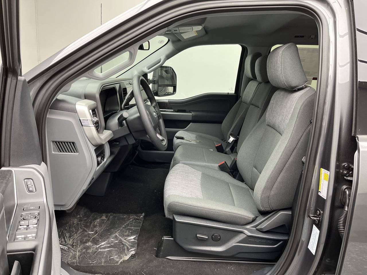 New 2026 Ford F250 XLT w/ XLT Premium Package AWD/4WD image 3