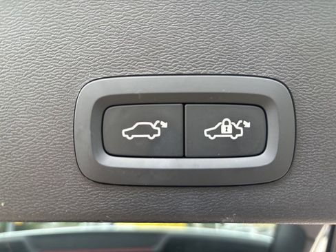 Certified 2026 Volvo XC40 B5 Plus AWD/4WD image 37