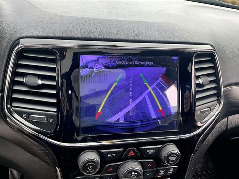 Used 2020 Jeep Grand Cherokee Altitude image 26