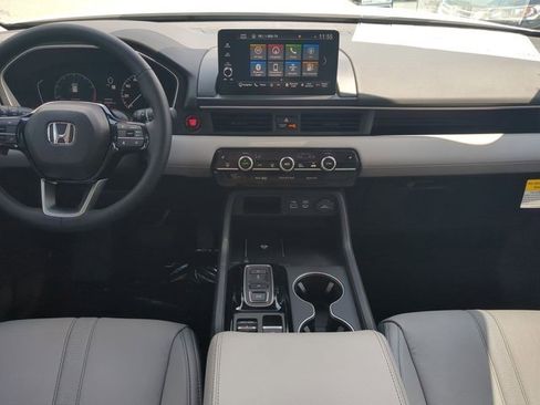 New 2025 Honda Pilot Touring image 13