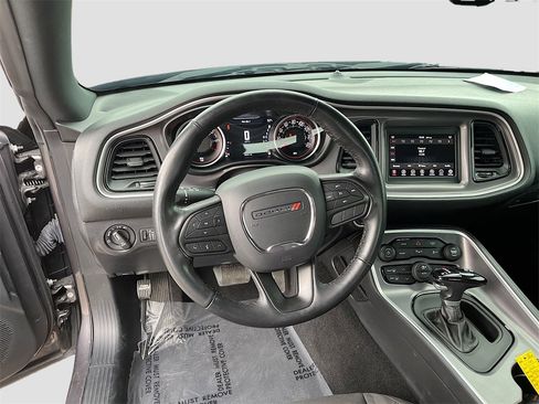 Used 2022 Dodge Challenger SXT w/ Driver Convenience Group image 20