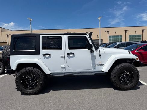 Used 2015 Jeep Wrangler Unlimited Sahara w/ Max Tow Package AWD/4WD image 2