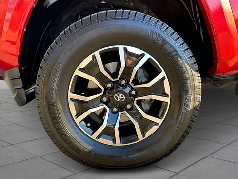 Used 2020 Toyota Tacoma TRD Sport image 11