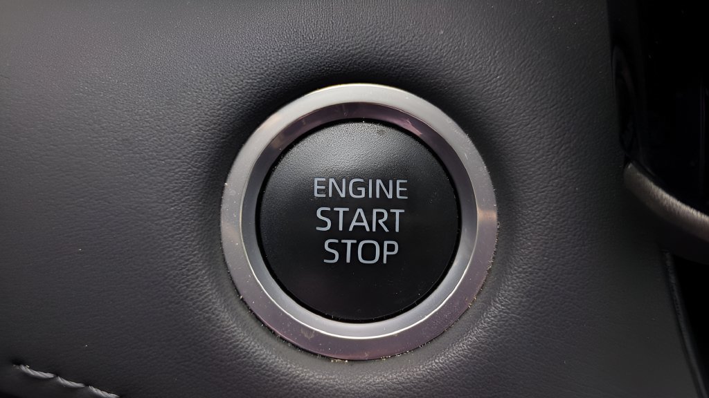 Used 2024 Toyota Highlander Limited FWD image 25