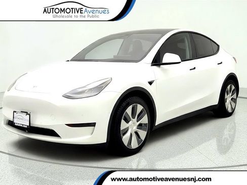 Used 2020 Tesla Model Y Long Range AWD/4WD image 1