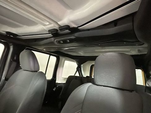 Used 2024 Jeep Wrangler Unlimited Sahara AWD/4WD image 12