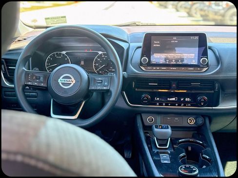 Used 2021 Nissan Rogue SV image 15