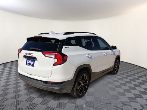 Used 2022 GMC Terrain SLT w/ Elevation Edition image 4