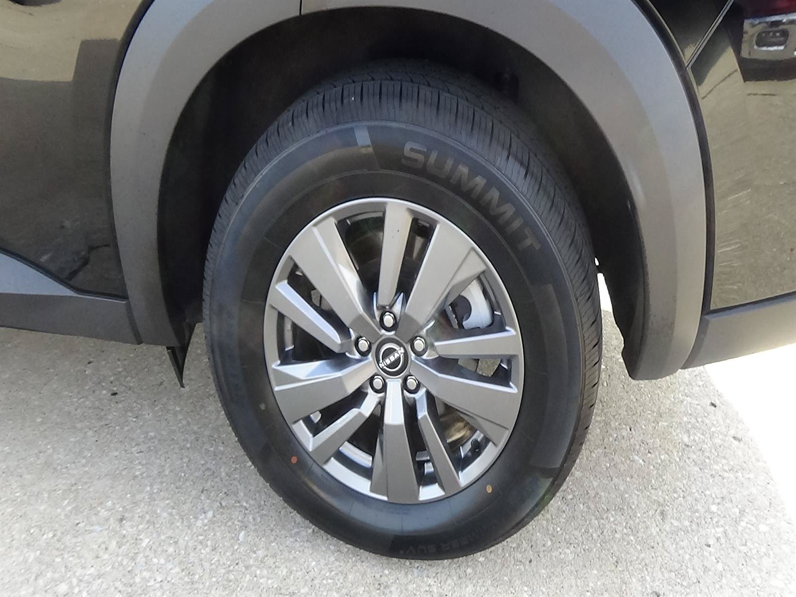 Used 2025 Nissan Pathfinder SV FWD image 9