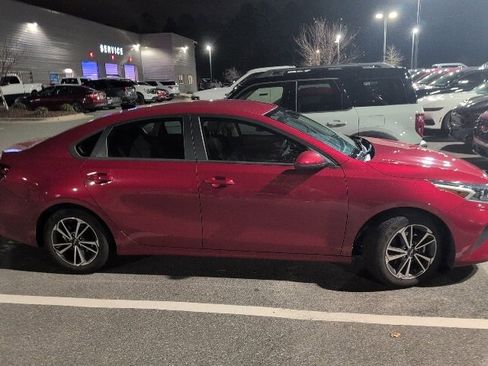 Used 2022 Kia Forte LXS image 2