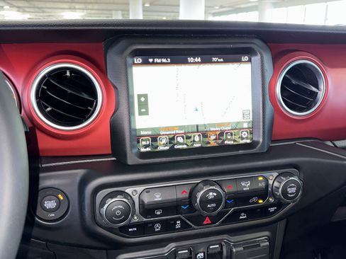 Used 2023 Jeep Wrangler Unlimited Rubicon AWD/4WD image 26