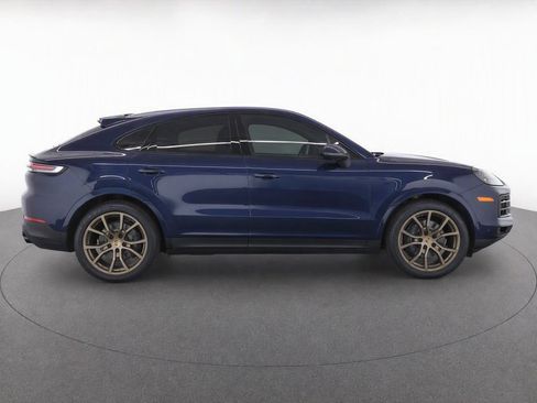 Used 2024 Porsche Cayenne Coupe AWD/4WD image 2