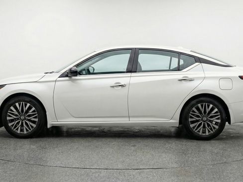 Used 2025 Nissan Altima 2.5 SV image 5