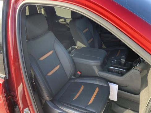 Used 2025 GMC Sierra 1500 AT4 w/ AT4 Premium Package image 28