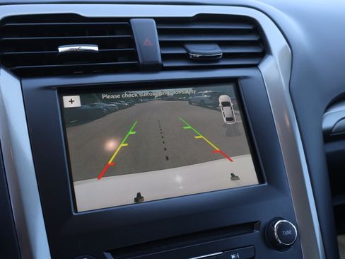 Used 2018 Ford Fusion SE FWD image 23