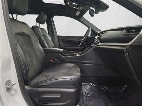 Used 2024 Jeep Grand Cherokee L Altitude image 9