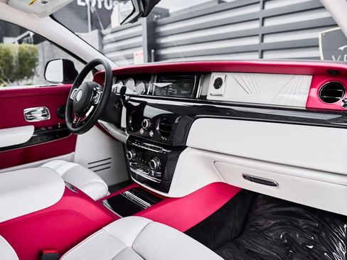 Used 2023 Rolls-Royce Phantom Sedan RWD image 56